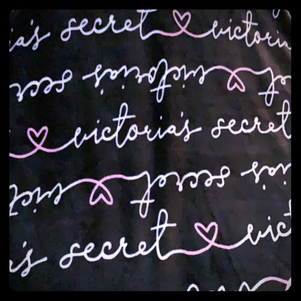 VICTORIA’S SECRET | super soft blanket!